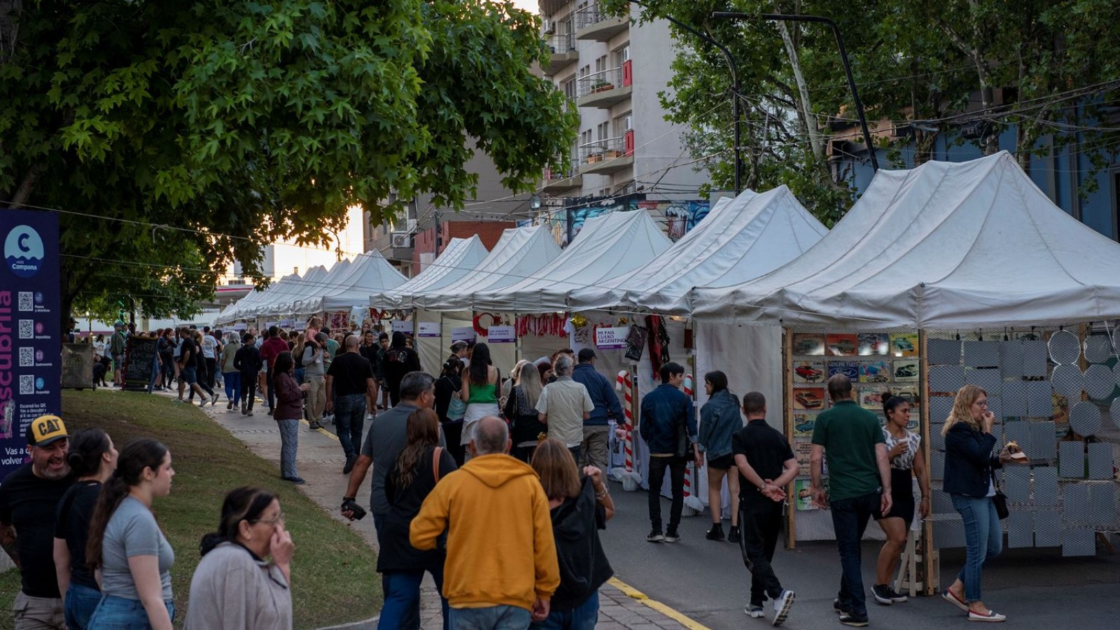 Con un nuevo "Viví Campana", la previa a la Navidad se disfrutó en la Plaza Eduardo Costa